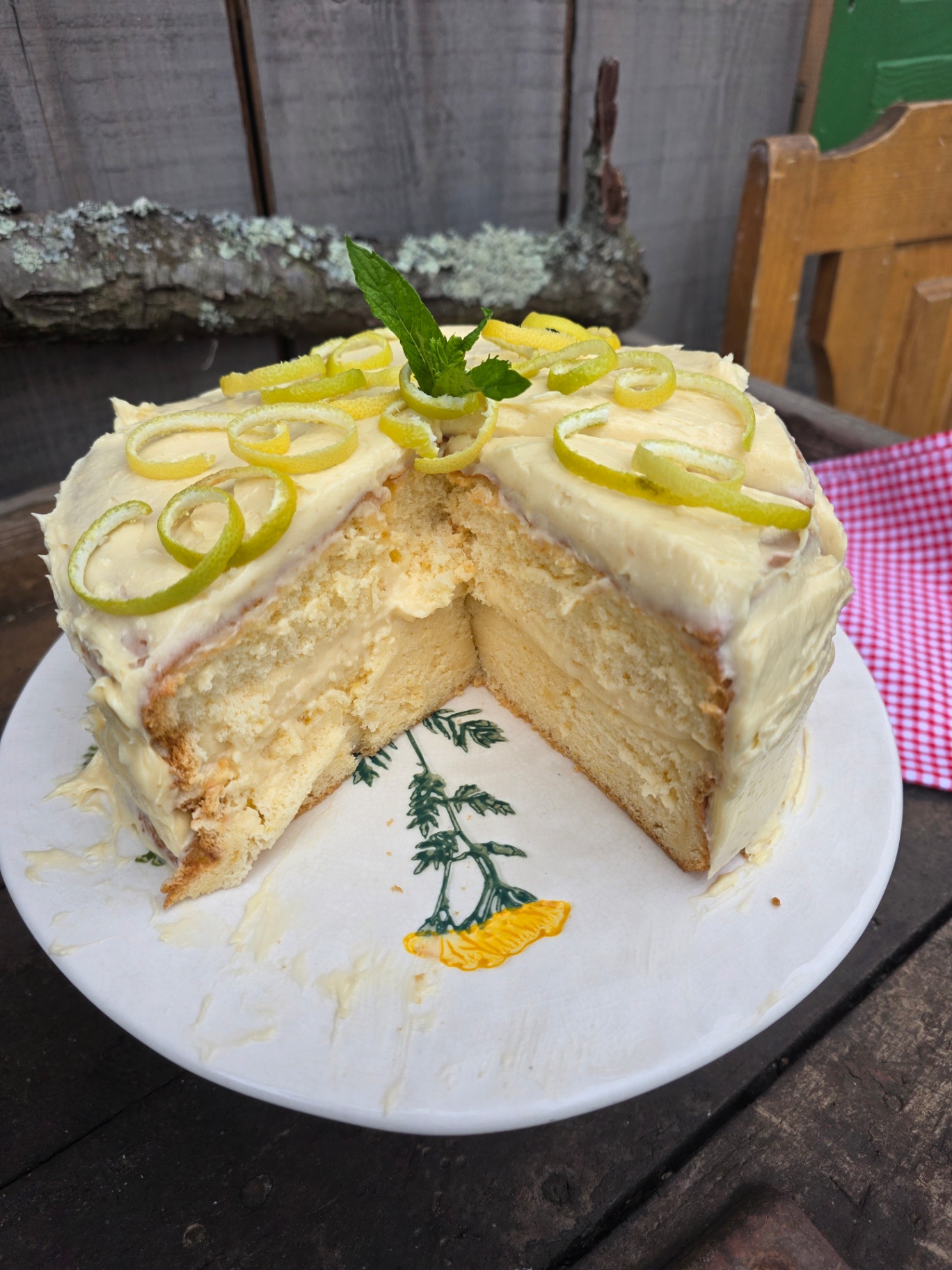 Tort de lămâie cu cremă și coajă confiată
